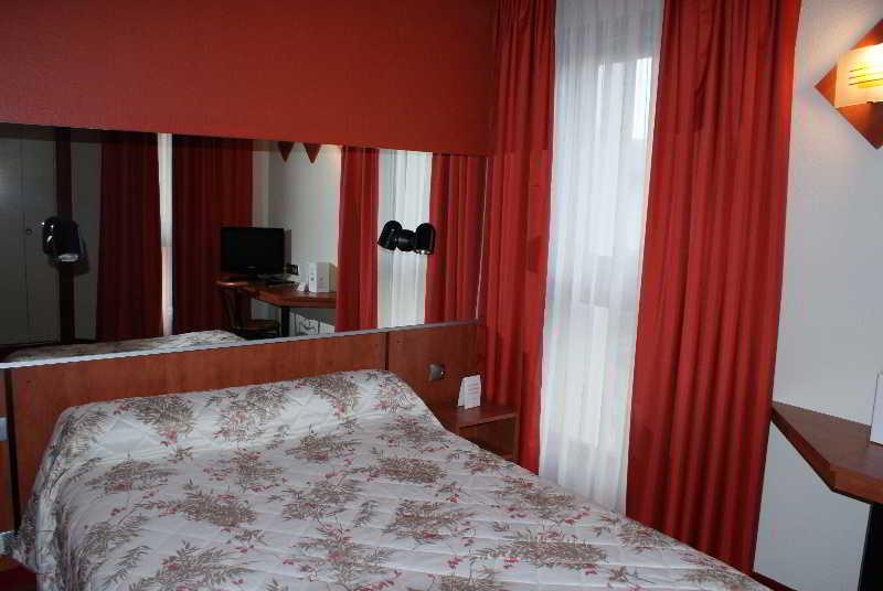 Inter-Hotel Toulouse Aeroport บลานญัก ภายนอก รูปภาพ